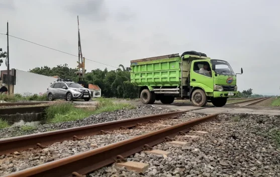 Mesin Mati di Perlintasan Kereta Api, Apa Penyebabnya? - RRI.co.id