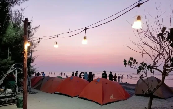 Tawarkan Pengalaman Berbeda, Pantai Indah Layur Rembang Jadi Primadona Baru