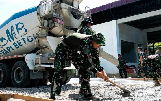 Kodim 0706/Temanggung Cor Jalan Depan KDMP Kaloran