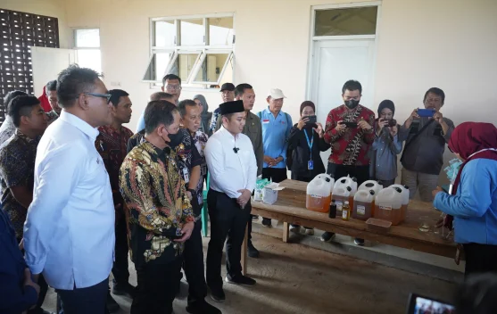 Nelayan Desa Margorejo Siap Beli Petasol yang Diproduksi TPS 3R di Desanya