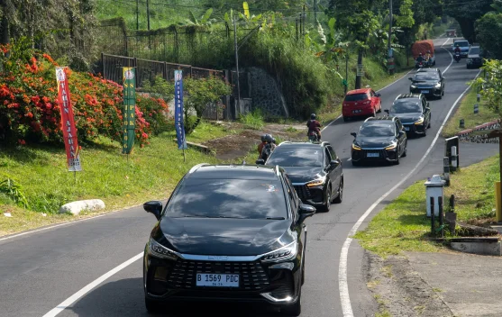 Test Drive BYD M6 Cross DM Semarang-Kopeng, Gesit di Tanjakan, Irit di Kantong