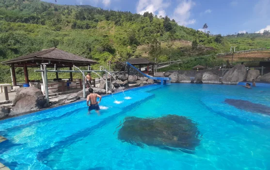 Manfaat Wisata di Pemandian Air Panas Alami