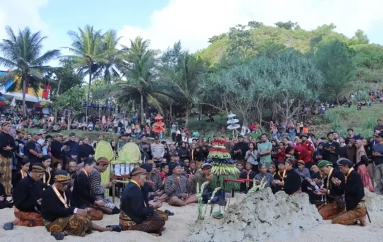 Mensuasanai Awal Suro, Labuhan Ageng Digelar sebagai Tolak Bala