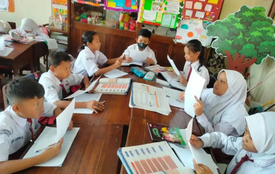 Gawai Jadi Tantangan, Sekolah Berjuang Bangun Budaya Literasi Anak di Era Digital