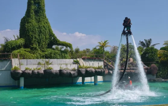 Libur Sekolah, Flyboard Show Jadi Primadona Dusem Summer Fest