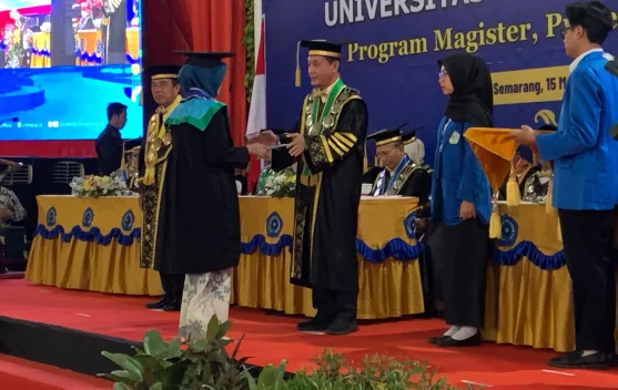 Wisuda 669 Lulusan, Ini Pesan Rektor Unimus
