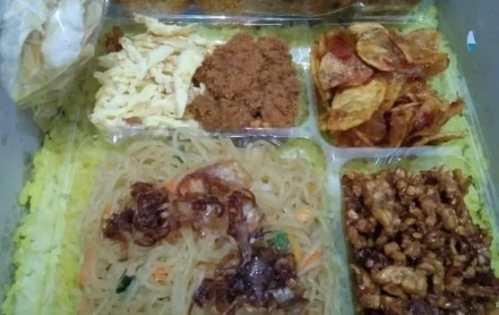 Rona Emas Kuliner Nusantara: Harmoni Kelezatan Nasi Kotak yang Menggugah Jiwa