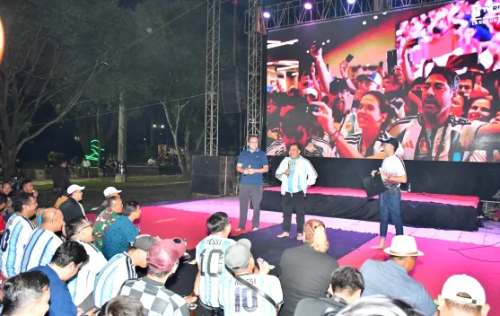 Nobar 16 Besar Piala Dunia, Ratusan Paket Jajan Gratis Diserbu Warga Pekalongan