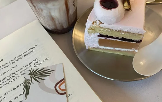 Membaca Buku di Coffee Shop Kian Diminati Anak Muda