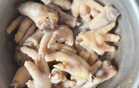 Pentingnya Teknik Membersihkan Ceker sebelum Dimasak Olahan