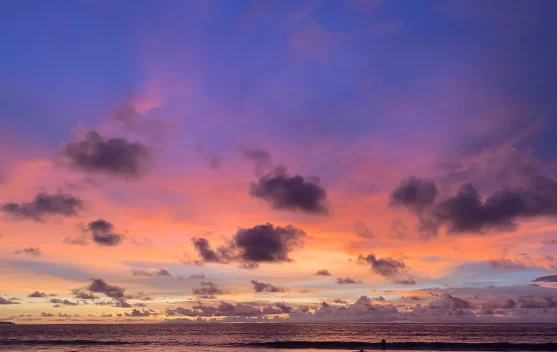 Pesona Senja di Pantai Kuta