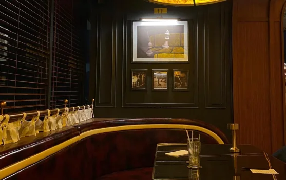 Kenapa Kursi Pojok di Cafe Jadi Spot Favorit