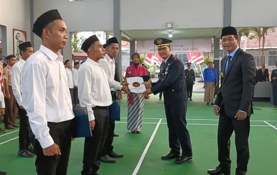 Rayakan HUT ke-81 RI, 6 Warga Binaan Lapas Batang Langsung Bebas Usai Dapat Remisi