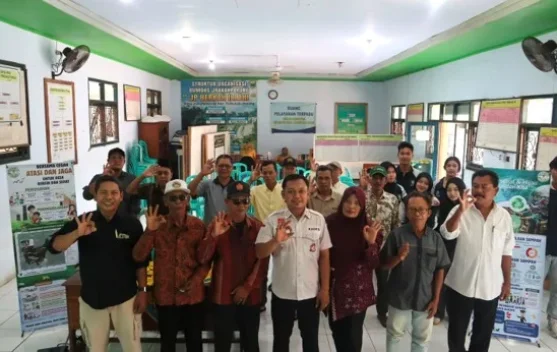 Cegah Penyumbatan Saluran Desa Jrakahpayung, KKN Undip Luncurkan Mading Edukasi