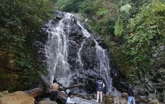 Curug Cemoro Kembar, Air Terjun Eksotis yang Tersembunyi di Lereng Ungaran