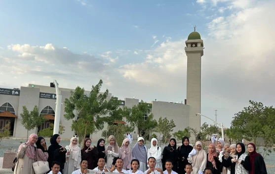 Menyusuri Jejak Rasulullah, Mahasiswa KKN Internasional Dampingi Jemaah di Thaif