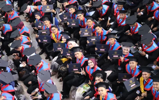 Polines Wisuda 2.191 Lulusan, Tekankan Integritas