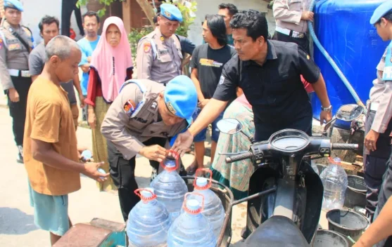 Kekeringan di Kudus, Propam Polda Jateng Kirim Bantuan Air Bersih untuk 140 KK