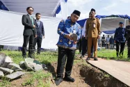 Jateng Kaji Kawasan Industri Halal, Taj Yasin Libatkan Pesantren