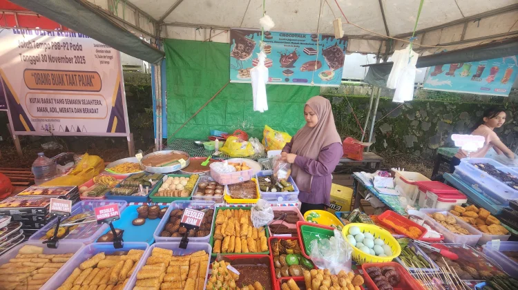 Kuliner Tradisional Jadi Buruan Warga di Pasar Ramadan Melak