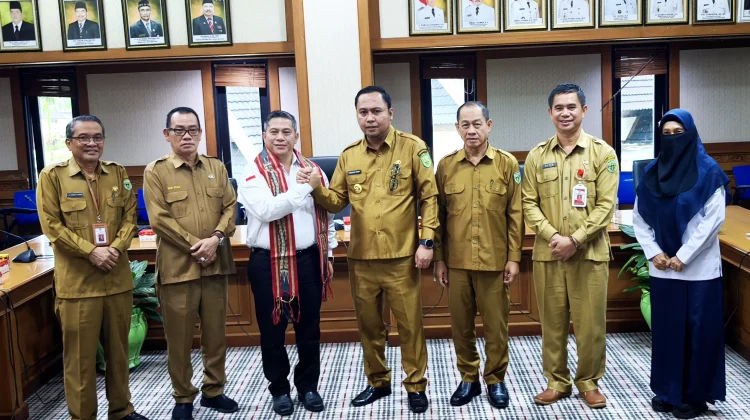 Terima Kunjungan Anggota DPD RI, Bupati Edwin Harapkan Dukungan Pusat untuk Kubar