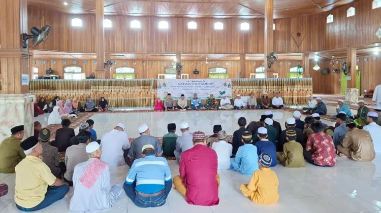 Kapolsek Muara Pahu Sampaikan Pesan Kamtibmas di Masjid Baitul Mukaromah