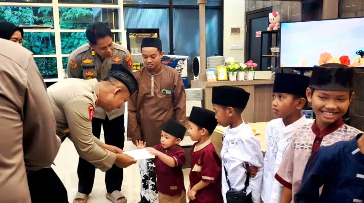 Polres Kubar Buka Puasa Bareng Wartawan dan Santuni Anak Yatim