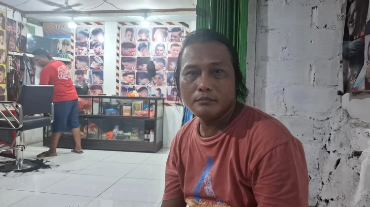 Pertengahan Ramadan, Usaha Pangkas Rambut di Barong Tongkok Mulai Ramai