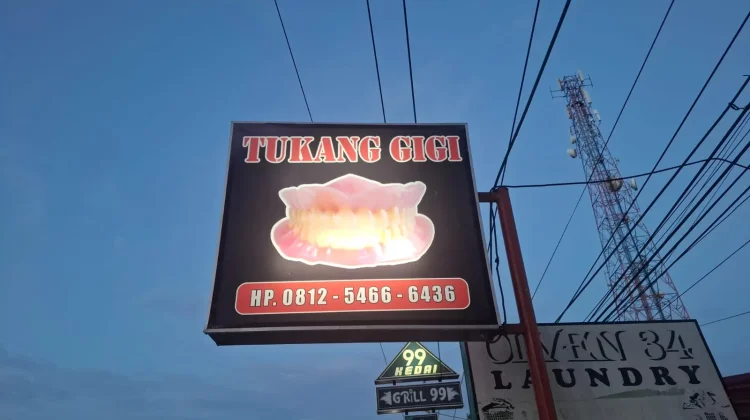 Daya Beli Turun di Barong Tongkok, Geliat Usaha Tukang Cukur Terimbas
