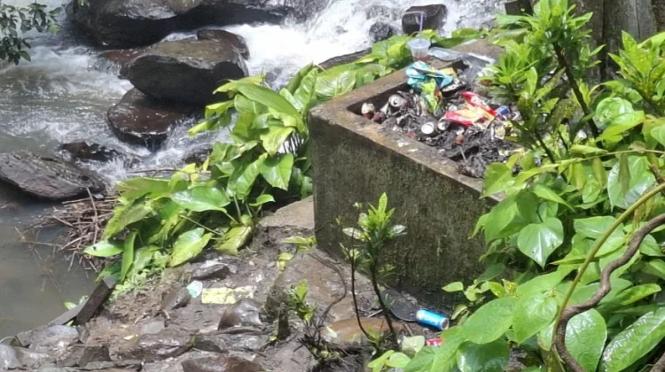 Warga Keluhkan Sampah dan Botol Miras di Area Sungai Jantur Inar