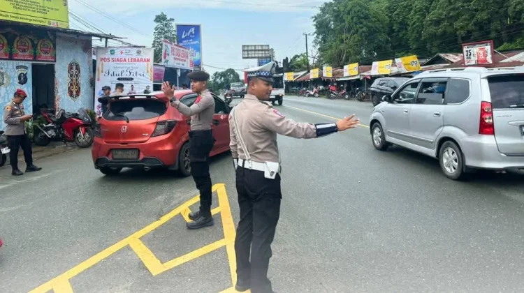 Samapta Polres Kukar Gelar Operasi Keselamatan  di Titik Rawan Macet Tenggarong