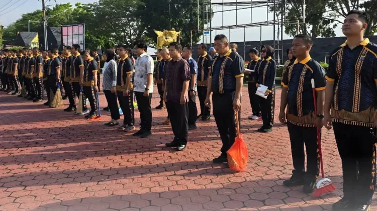 Gelar Apel Pagi, Tekankan Disiplin dan Program Indonesia Asri
