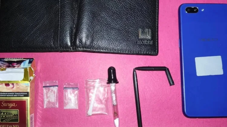 Jajaran Polsek Sangasanga Tangkap Dua Pengedar Sabu Beserta Barang Bukti