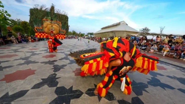 Reog Ponorogo Meriahkan Ruang Publik Bendungan Sepaku Semoi