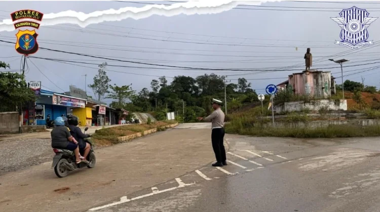 Personel Satlantas Mahakam Ulu Turun ke Jalan, Pastikan Lalu Lintas Tertib
