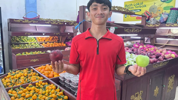 Kenaikan Harga Plastik Tak Pengaruhi Penjualan Buah di Kubar
