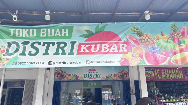 Pedagang Buah Kubar Keluhkan Persaingan Harga Tidak Sehat