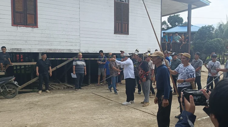 Ritual Mecak Undat Datah Bilang Diwarnai Lomba Tradisional dan Kesenian