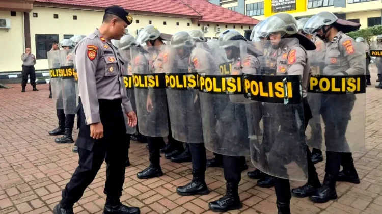 Antisipasi Potensi Demo, Polres Kubar Gelar Latihan Dalmas