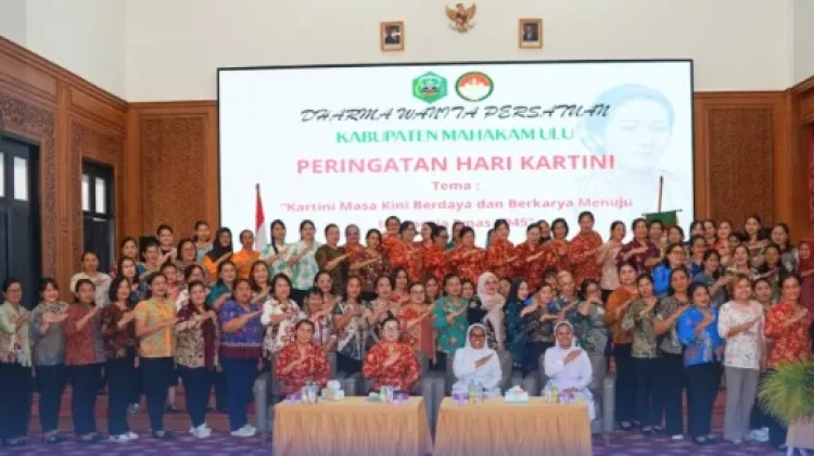 DWP Mahulu Peringati Kartini lewat Pelatihan Merangkai Bunga