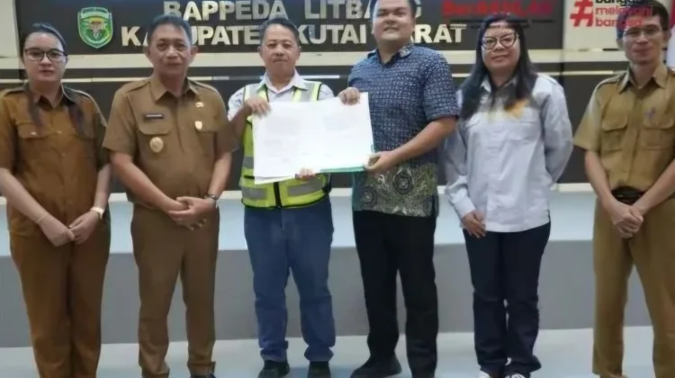 PT BEK Biayai Iuran BPJS 100 Warga di Tiga Kampung Prioritas