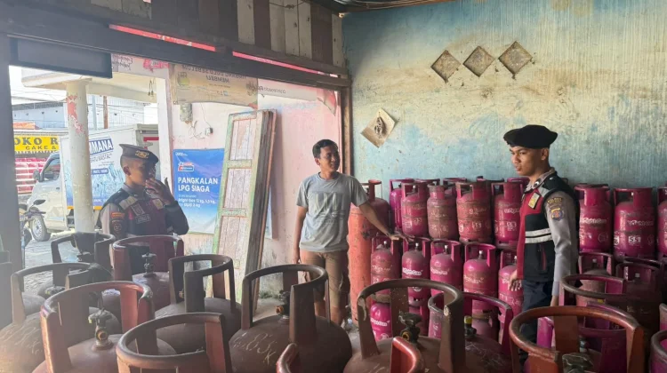 Patroli Sat Samapta Cek Stok LPG di Barong Tongkok