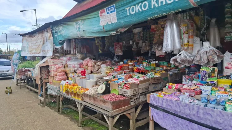 Pedagang Keluhkan Peningkatan Harga Sembako yang Terus Merangkak Naik di Kubar