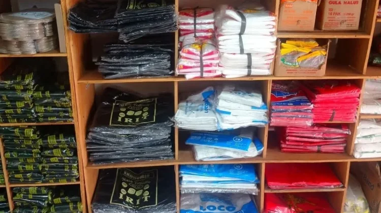 Kresek Mahal, Pembeli di Kubar Mulai Bawa Kantong Belanja Sendiri