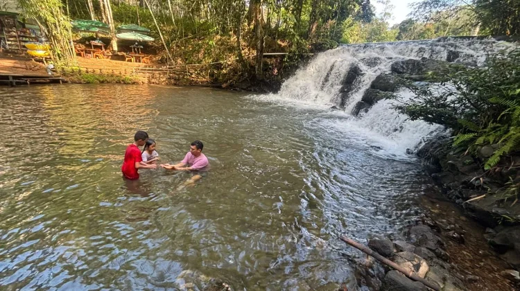 Jalan Lengang saat Libur Panjang, Warga Nikmati Wisata di Kubar