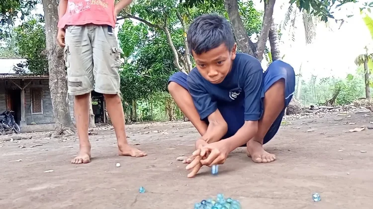 Kelereng, Permainan Tradisional yang Latih Motorik Anak