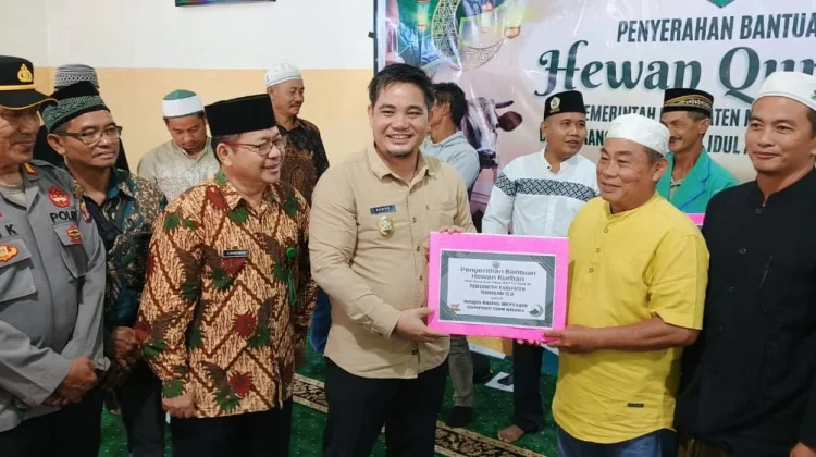 Wabup Mahulu Minta Daging Kurban Dibagi Adil dan Tepat Sasaran