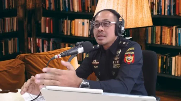 Bea Cukai Tekan Konsumsi Nikotin dan Alkohol Melalui Kebijakan Pita Cukai