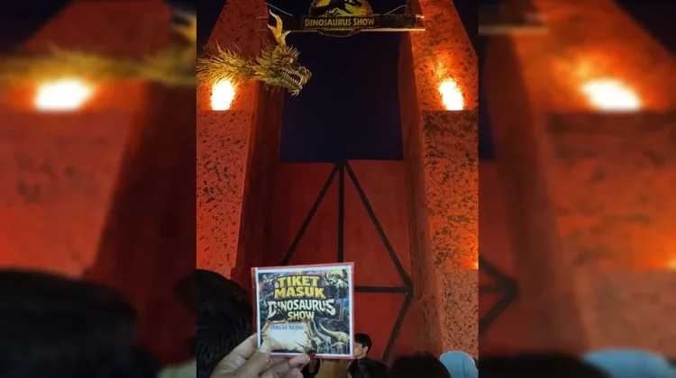 Pertunjukan Dinosaurus Jadi Daya Tarik Baru di Sempekat Harmoni Budaya 2026