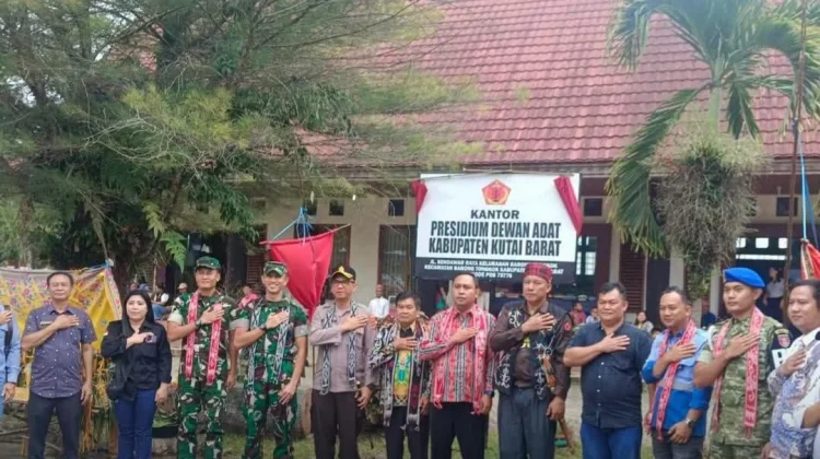 Perkuat Kelembagaan Adat, Bupati Kubar Resmikan Kantor Presidium Dewan Adat